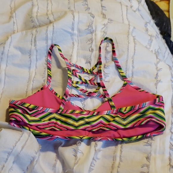 🦋🎁Fun printed bikini top - Picture 2 of 5